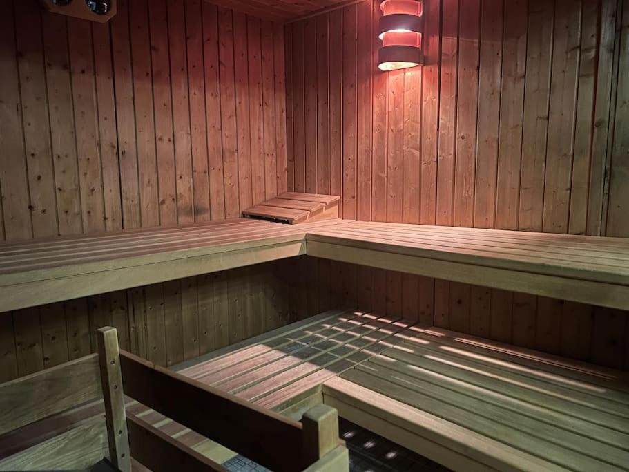 Villa Casa Blanca Mit Privatem Schwimmbad 26 Grad Und Sauna ドゥイスブルグ エクステリア 写真